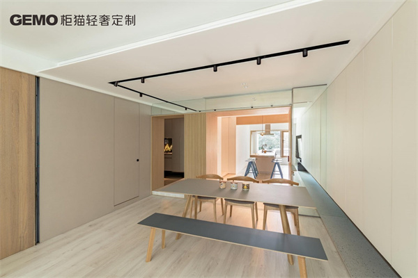 定制衣柜到頂設(shè)計到底好不好？